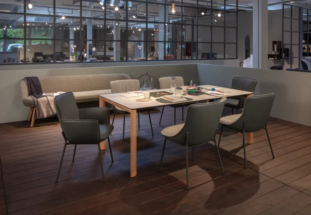 957 DINING TABLE