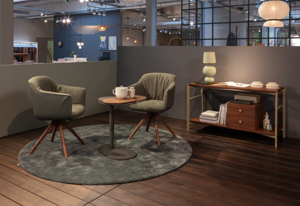 8030 SIDE TABLE